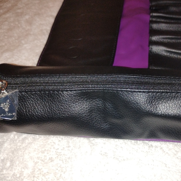 YOUNIQUE makeup brush and tool organizer - Picture 4 of 6